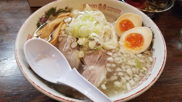 「お得！全部乗せ　塩」@らあめん 寸八 総本店の写真