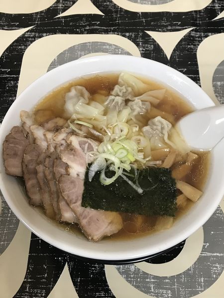 「チャーシューワンタンメン（昔ながら・平麺）」@寺カフェ 中華そば水加美の写真