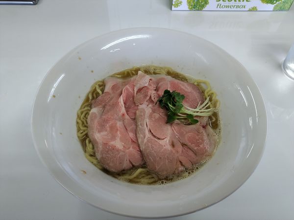 「白」@煮干ラーメンとローストビーフとステーキ パリ橋の写真