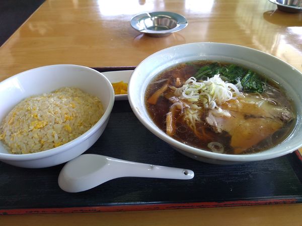 「玉子チャーハンとラーメンのセット 750円」@いろは食堂の写真