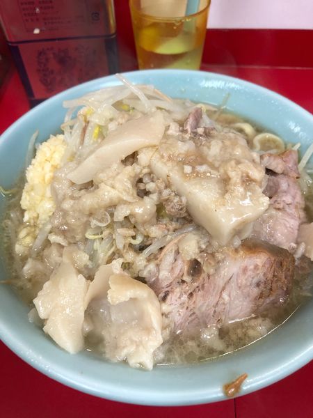 「ラーメン小ヤサイニンニクアブラカタマリ生とじ卵」@ラーメン二郎 新宿歌舞伎町店の写真