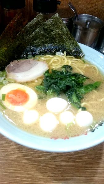 「ラーメン（７００円）＋うずら（１００円）」@いっぱち家の写真