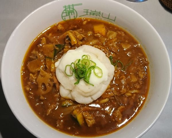 「【限定】牛スジと根菜のカレーラーメン ￥850」@中華蕎麦 瑞山（ZUIZAN）の写真