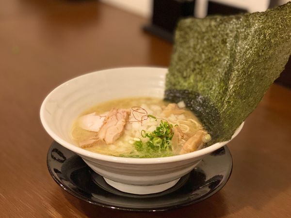 「鶏パイタン麺 塩」@濃厚鶏麺 ゆきかげ 浅草本店の写真