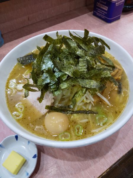 「野菜ラーメン870円塩に変更30円海苔50円バター50円」@所沢大勝軒の写真