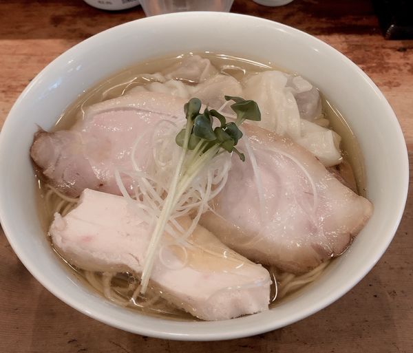 「ワンタン塩そば1030円＋🍺」@中華そば しば田の写真