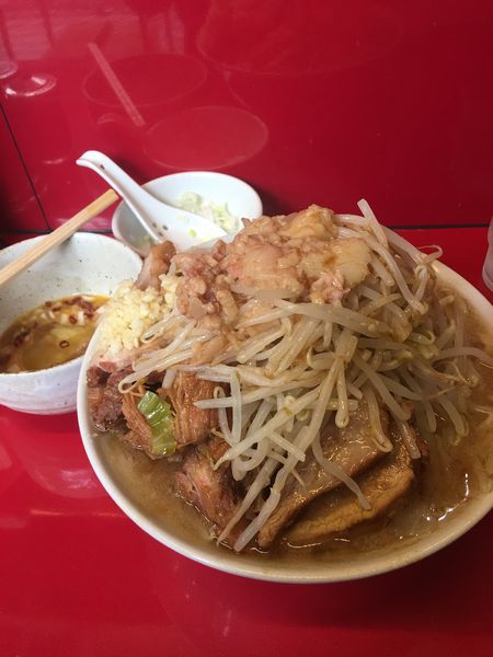「小ラーメン豚増白ネギ生玉子全増」@ラーメン二郎 西台駅前店の写真