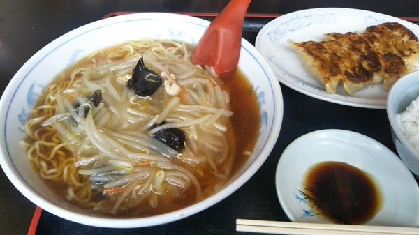 「サンマーメン+半餃子+ライス880円」@中華屋 麗紅の写真