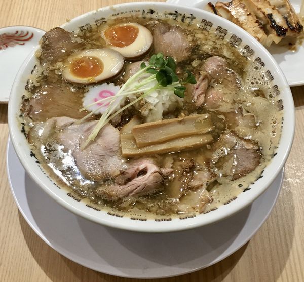 「背脂肉煮干そば+味玉」@肉そば けいすけ 錦糸町店の写真