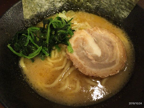 「しょうゆとんこつ」@とんこつらーめん とんとことん 日野店の写真