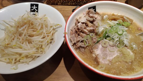 「味噌ラーメン大＋コマ切れ豚＋もやし」@大島の写真