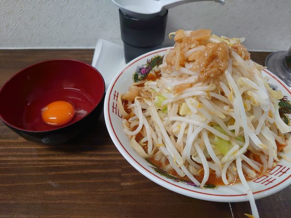 「辛ミニラーメン 全マシ 生卵」@ラーメン武丸の写真