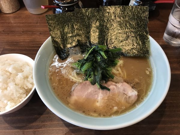 「ラーメン＋クーポン半ライス」@横浜家系 せいせき家の写真