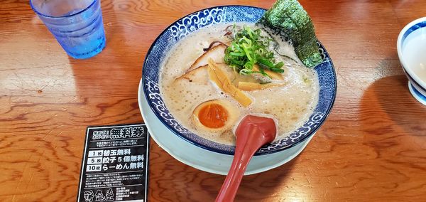 「博多とんこつ全部のせ【ふつう】＋替え玉【ばり】」@博多ラーメン鶴亀堂 太田新井町店の写真