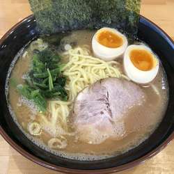 ラーメン＋半熟味玉＋麺大盛りサービス（￥690＋￥100）