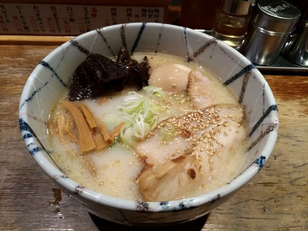 「味付玉子しおらーめん」@風来居 渋谷店の写真