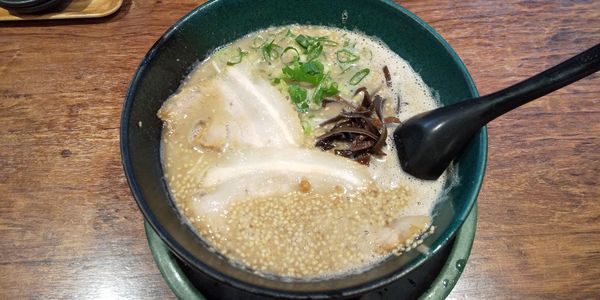 「老塩とんこつ」@博多とんこつ 天神旗の写真