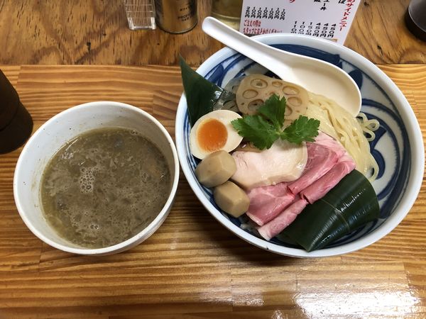 「【限定】里芋と煮干のとろ～り濃厚つけ麺(秋の根菜を添えて)大」@中華そば よしかわの写真