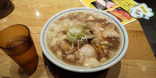 「ふつうの煮干しラーメン +背脂」@ラーメン凪 川口東口駅前店の写真