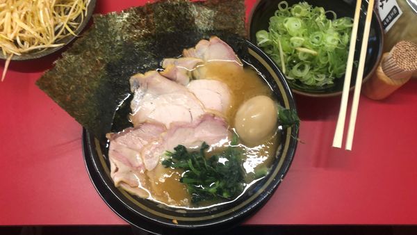 「チャーシュー麺  チャーまぶ大 トピ味玉薬味ネギ」@柏 王道家の写真