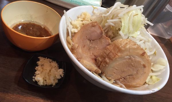 「らーめん醤油(ヤサイニンニクアブラ)＋豚増し(1枚)」@らーめんコジマル 東金店の写真