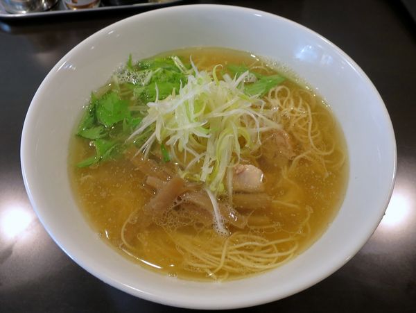 「塩らぁめん ６８２円」@らーめんや なかじゅう亭 WA-FU 3号店の写真