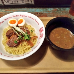 琉球新麺 通堂 小禄本店の画像