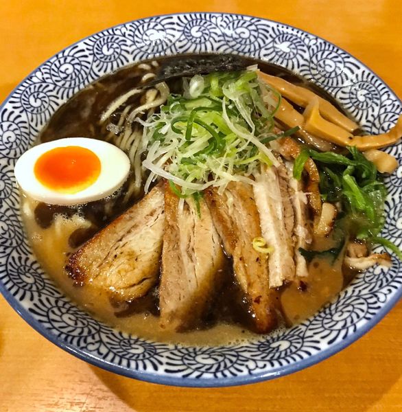 「ちゃーしゅーめん大盛(こってり、にんにく油)」@麺屋青山 臼井店の写真