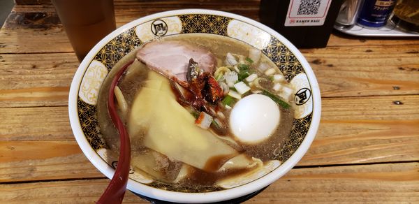 「すごい煮干し味玉」@すごい煮干ラーメン凪 新宿ゴールデン街店 本館の写真