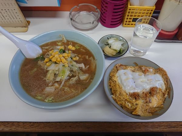 「Bセット(味噌ラーメン+半カツ丼)700円」@風雷の写真