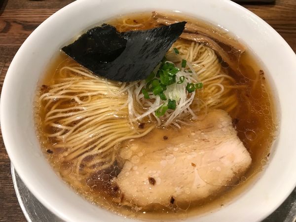 「醤油の旨みソバ 750円」@Tomboの写真