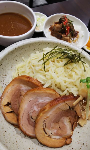 「ざるちゃーしゅーめん（大盛り）＋刻みチャーシュー丼」@手打ちらーめん 満月の写真