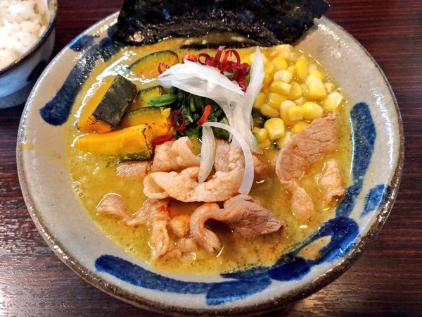 「期間限定 ピリッと濃厚パンプキン拉麺」@麺道 くろとんの写真