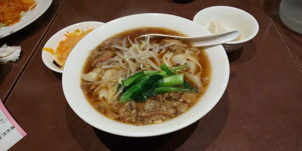「牛バラ刀削麺」@陳家私菜 新宿店の写真