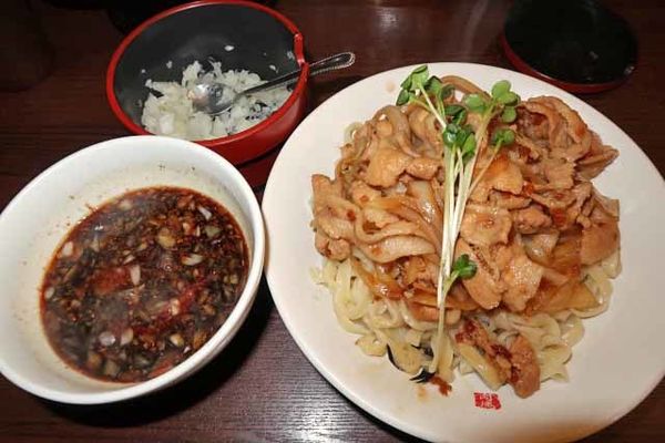 「肉盛りつけ麺並本日無料＋肉増し320円」@魁 肉盛りつけ麺 六代目けいすけの写真