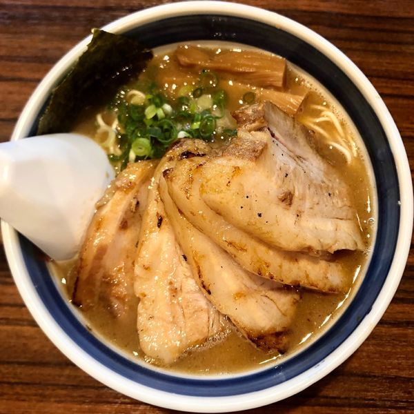 「炙りチャーシューら〜麺 (1,000円)」@麺歩 バガボンドの写真