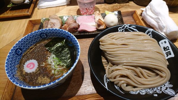 「つけ麺(並)1100円+特製全部トッピング850円」@中華蕎麦 とみ田の写真