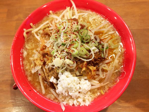 「醤油ラーメンニンニクマシ」@ぶた金ラーメンの写真