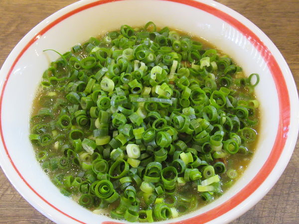 「定番ネギラーメン（880円）」@和歌山ラーメン まる岡の写真