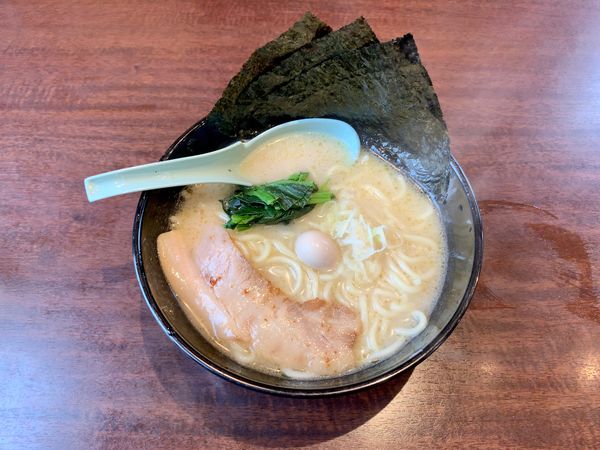 「塩らーめん」@麺屋TAKUMI 加須店の写真
