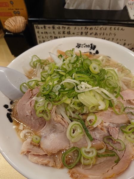 「しょうゆラーメンあっさり ７７０円」@超ごってり麺 ごっつ 秋葉原店の写真