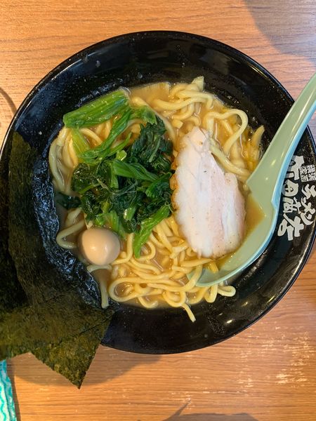 「らーめん硬めアブラ少なめ(720円)」@代々木商店の写真