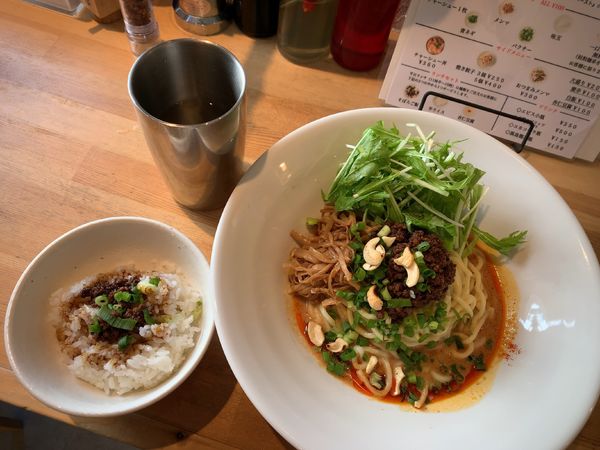 「汁なし担担麺880円、そぼろご飯、餃子3個250円」@汁なし担担麺と魚介そば sirusiの写真