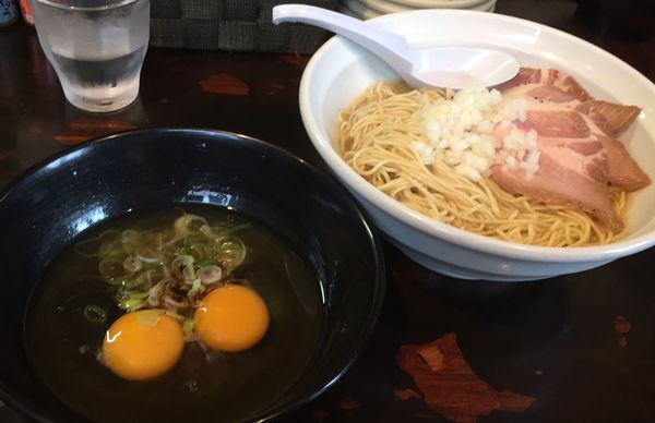 「【限定】鶏白湯釜玉つけ麺＋豚チャーシュー3枚」@濃麺 海月の写真