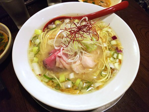 「帆立の塩かけそば（＋具入り）　820＋α円」@立ち呑み居酒屋 金町製麺の写真