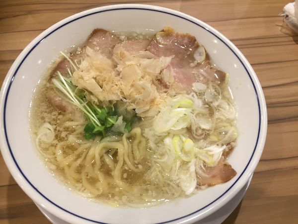 「塩ラーメン¥800」@らーめん鱗 西中島店の写真