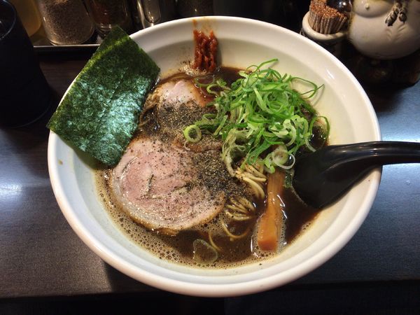 「【限定】くれは式ブラックラーメン 900円」@ラーメンくれはの写真