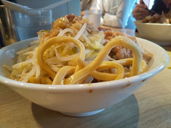 「#ラーメン少なめ #750円 #ヤサイアブラニンニクちょっとだけ」@MEN YARD FIGHTの写真