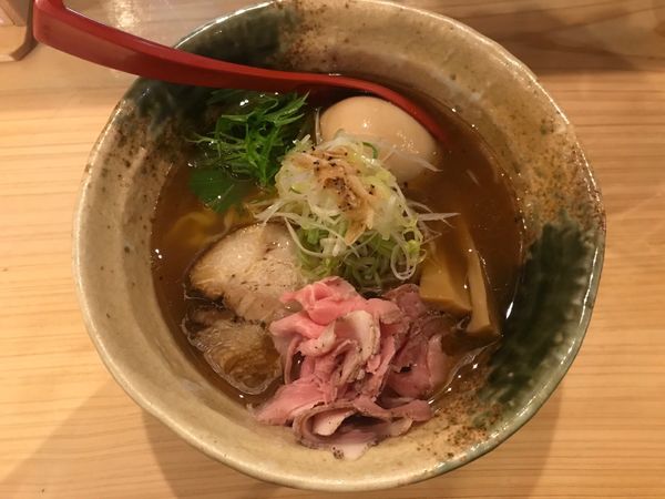 「味玉入り焼きあご塩らー麺」@焼きあご塩らー麺  たかはし 歌舞伎町店の写真