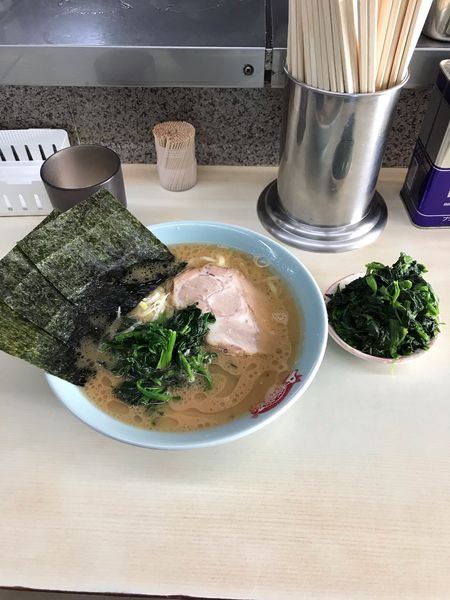 「ラーメン並　ほうれん草増」@横浜ラーメン 町田家 町田本店の写真